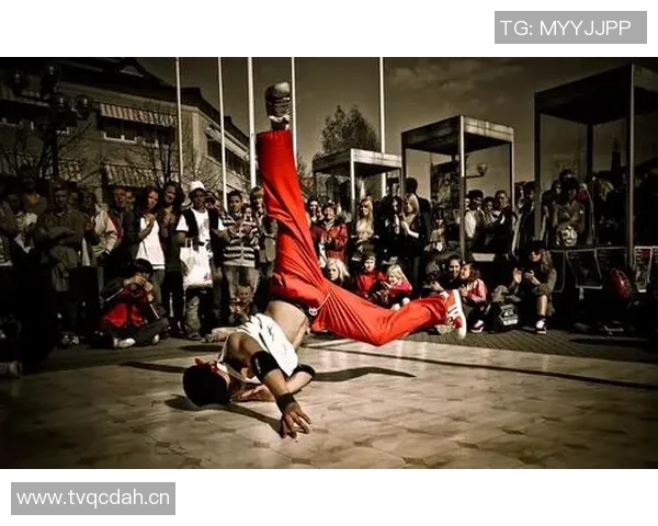 广州街舞队包夹现象解析与街舞文化的深度探讨 广州街舞队包夹现象解析与街舞文化的深度探讨